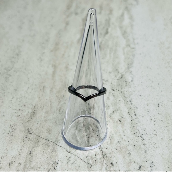 925 Sterling Silver Black V Shaped Ring Size 7 - Picture 6 of 16